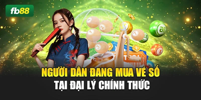 Người dân đang mua vé số tại đại lý chính thức